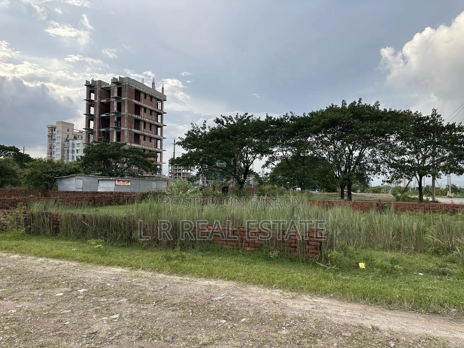 Block-M, (4+4)=8 Katha, South-Facing, Bashundhara R/A