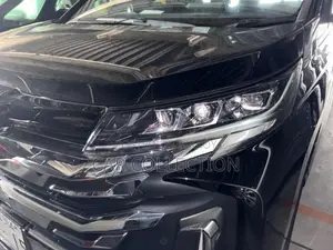টয়োটা নোয়া ২০২৩ কালো