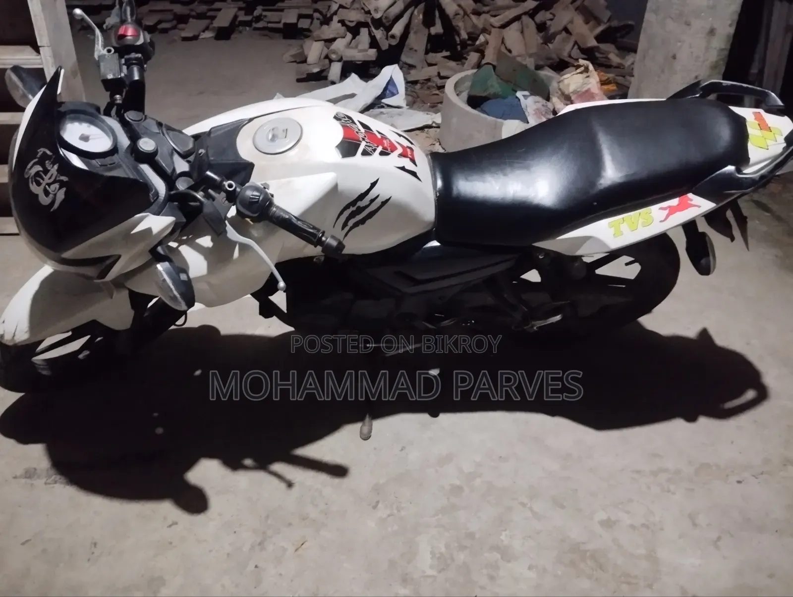 টিভিএস আপাচে আরটিআর ১৬০ টুভি ২০১৪ সাদা