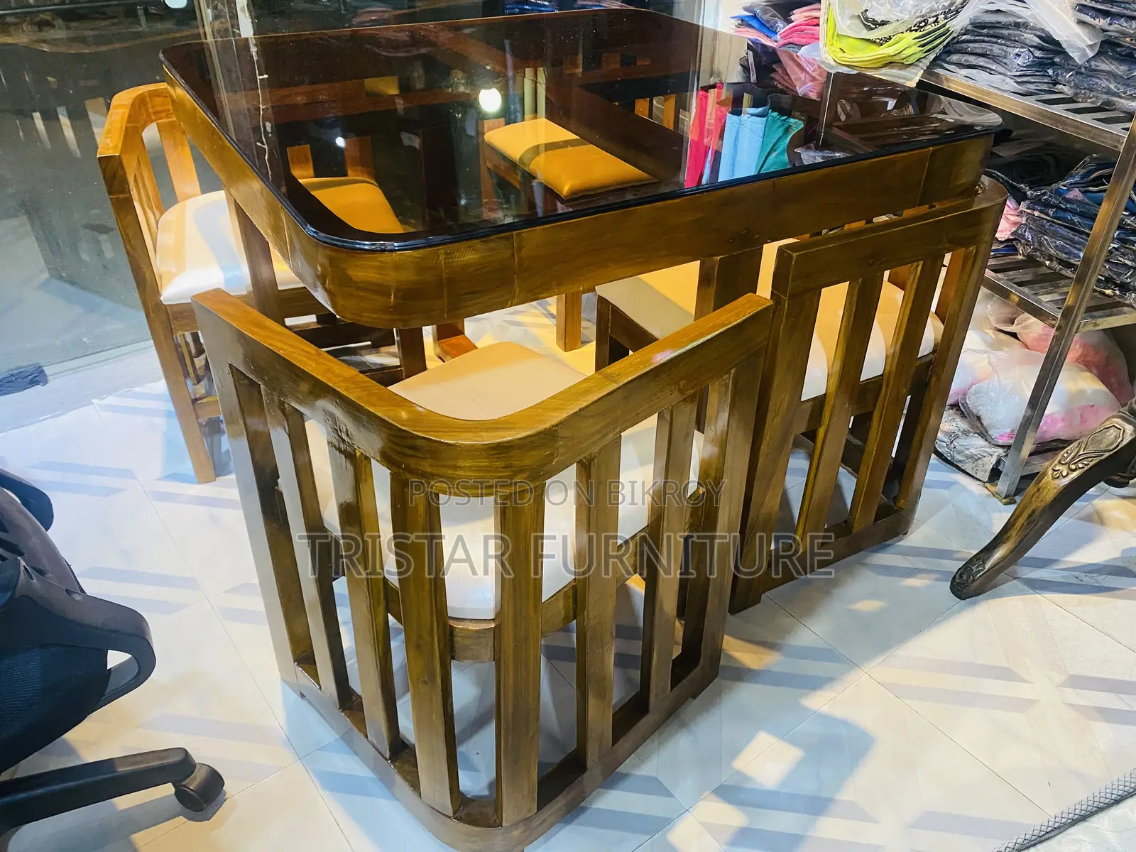 কড়ই কাঠের তৈরি চার আসনের ডাইনিং সেট