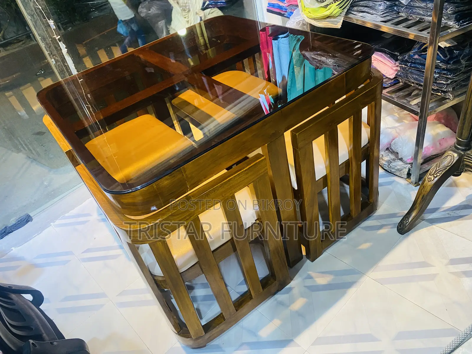 কড়ই কাঠের তৈরি চার আসনের ডাইনিং সেট