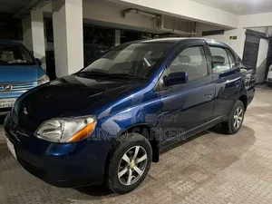 টয়োটা প্ল্যাটজ ২০০০ ব্লু