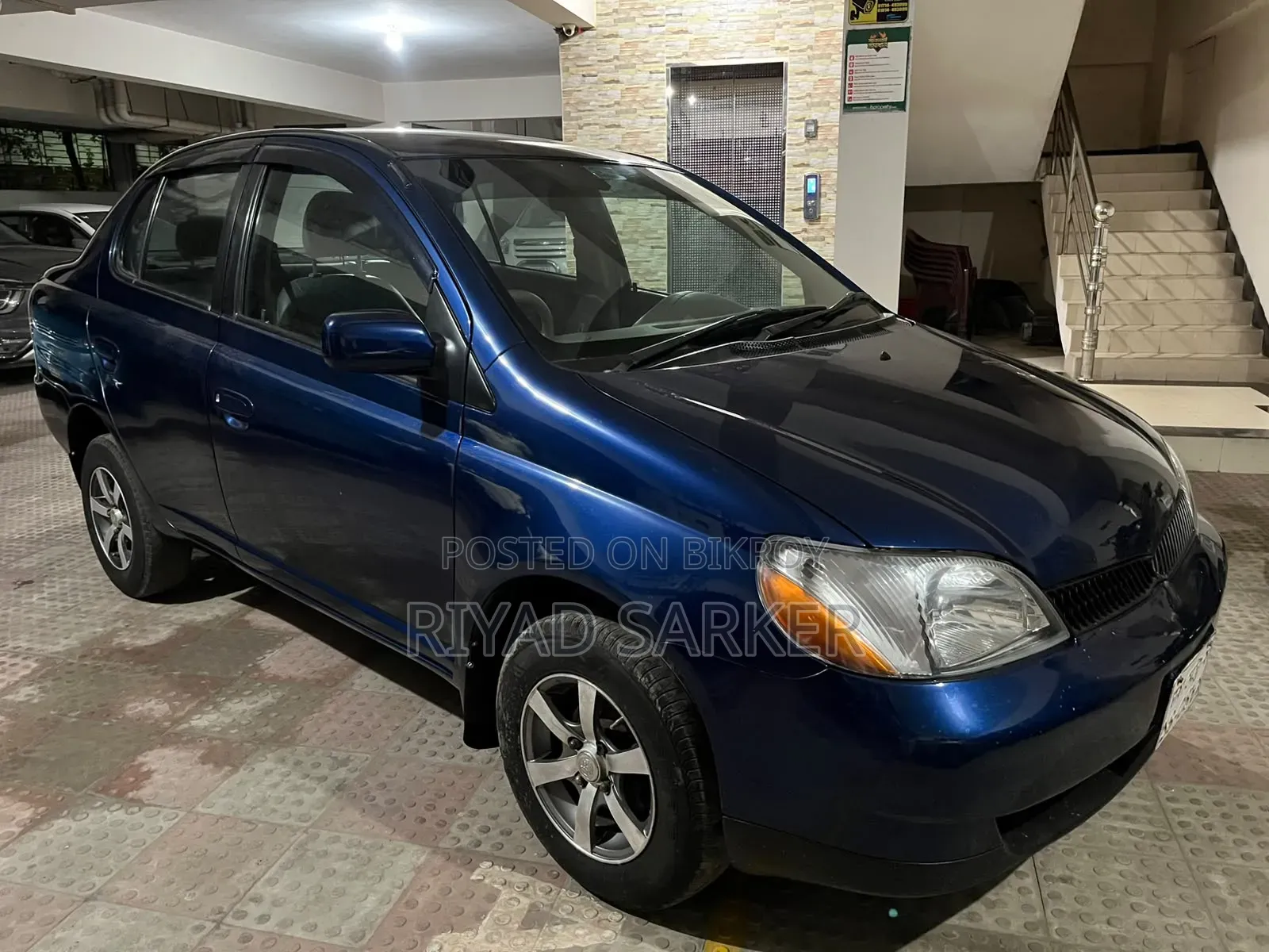 Toyota Platz 2000 Blue