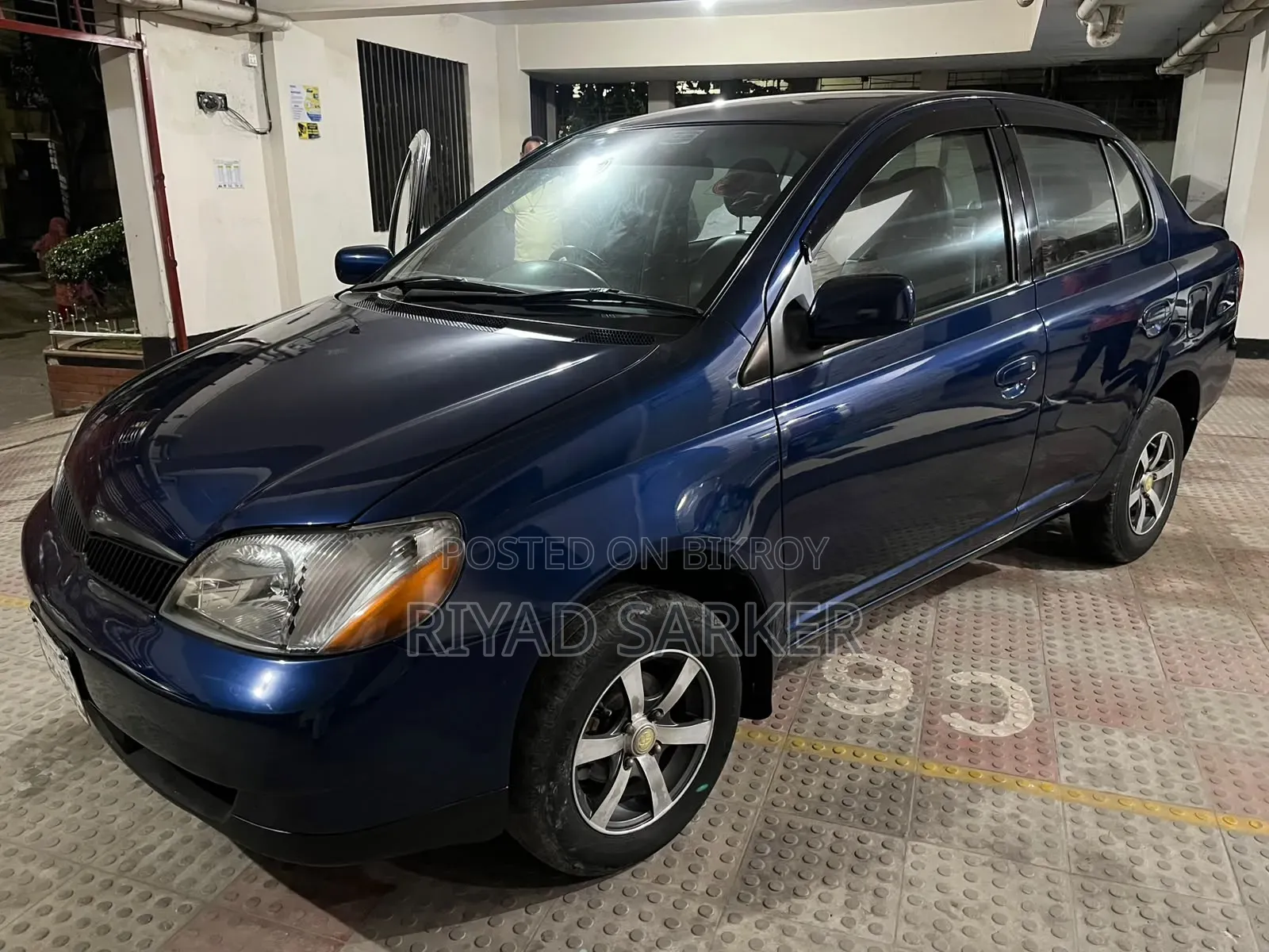 Toyota Platz 2000 Blue