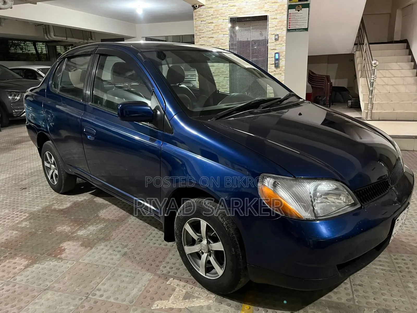Toyota Platz 2000 Blue
