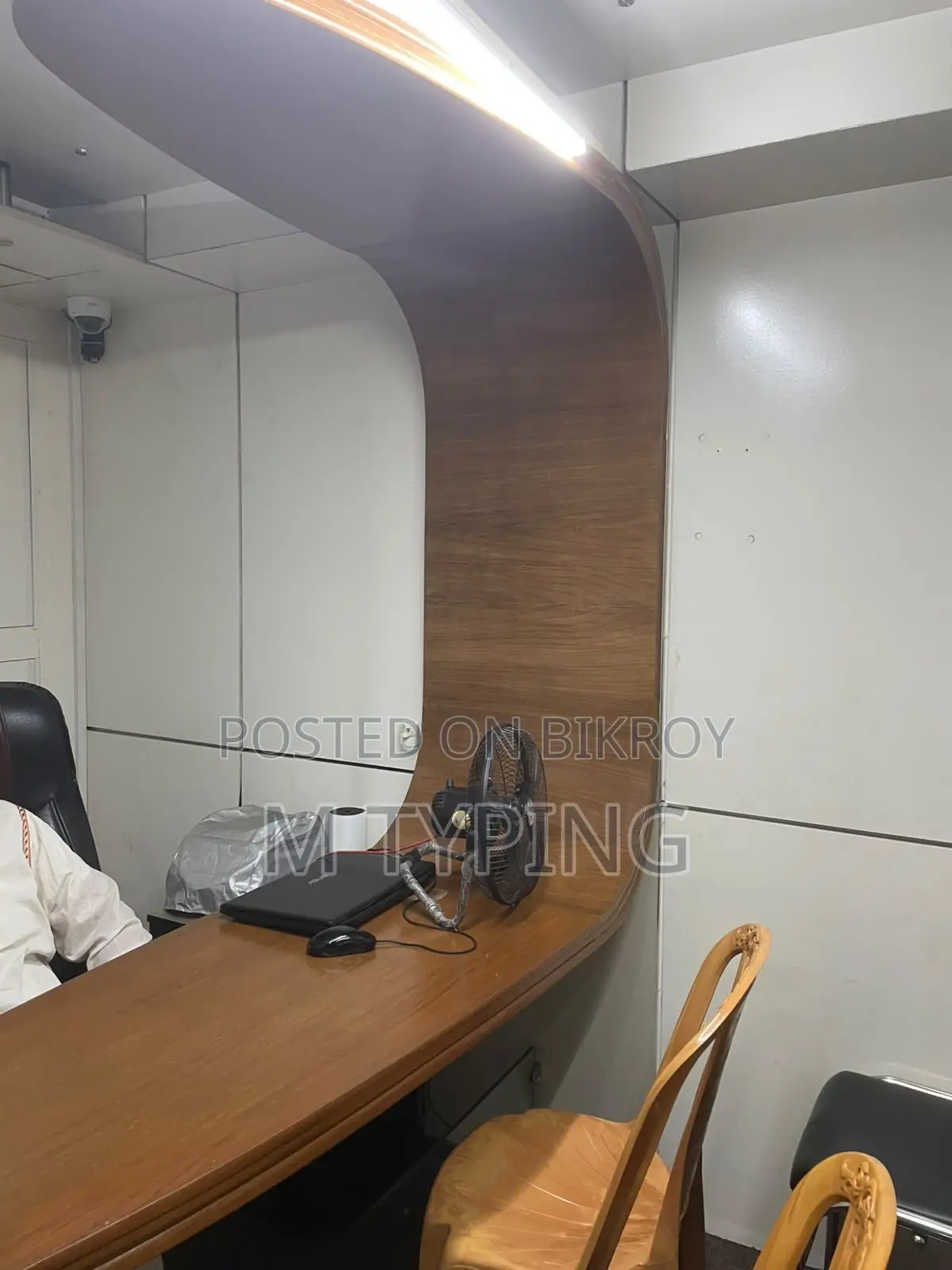 URGENT SALE | Ready Commercial Office | 1,550 Sq Ft | Kakrail VIP Road