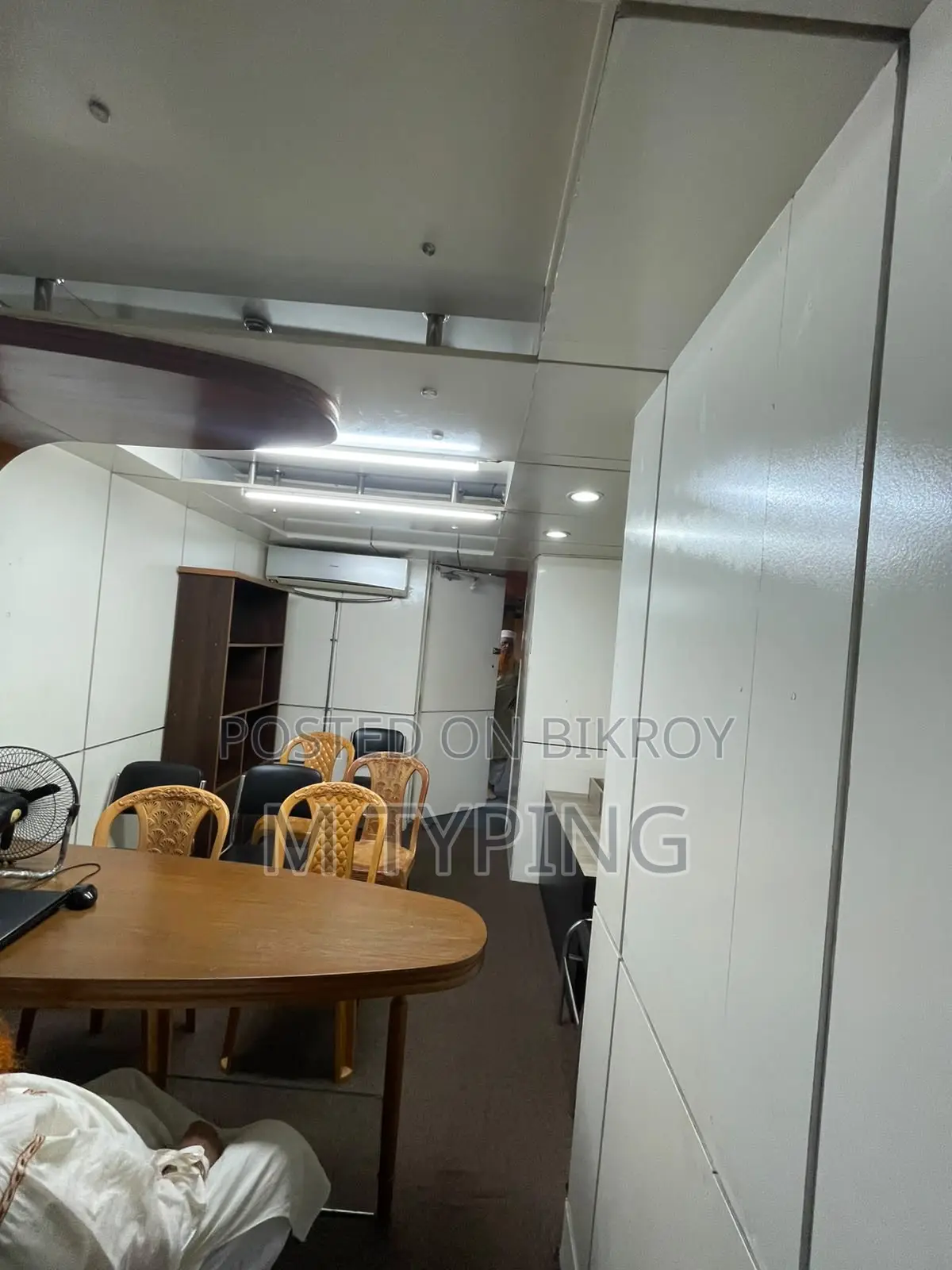 URGENT SALE | Ready Commercial Office | 1,550 Sq Ft | Kakrail VIP Road