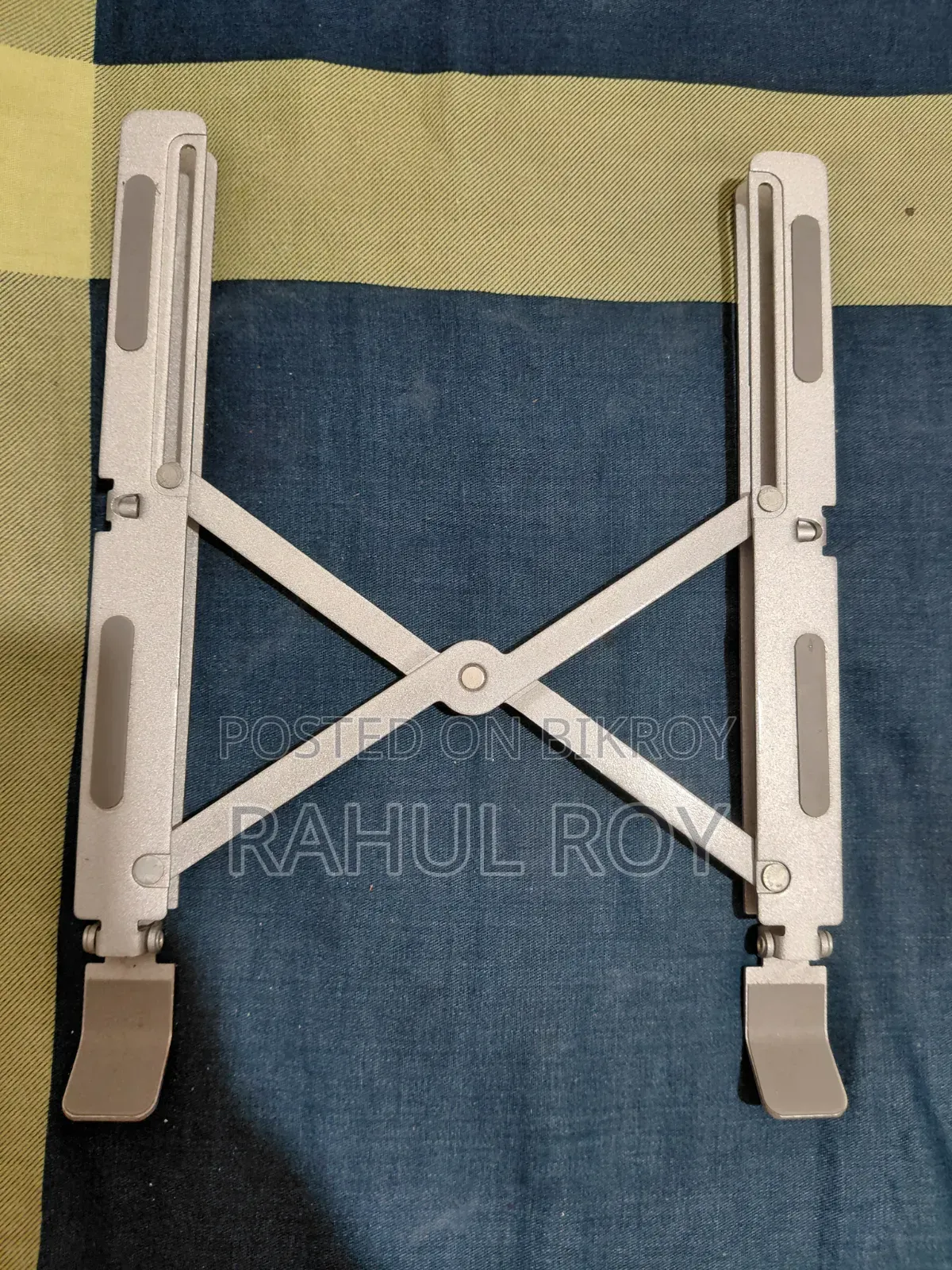 ল্যাপটপ স্ট্যান্ড