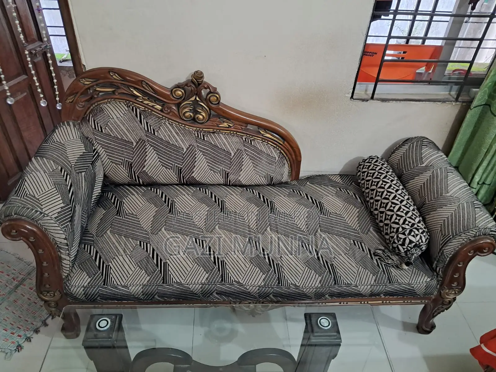 Divan and Tea Table (Set)