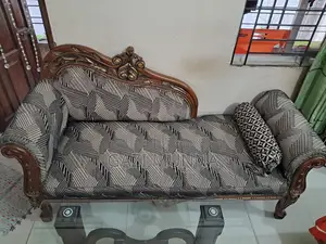 Divan and Tea Table (Set)