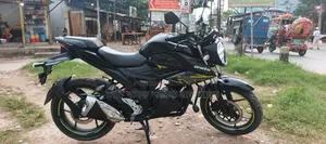 সুজুকি জিক্সার ২০২৪ কালো