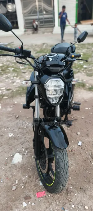 সুজুকি জিক্সার ২০২৪ কালো
