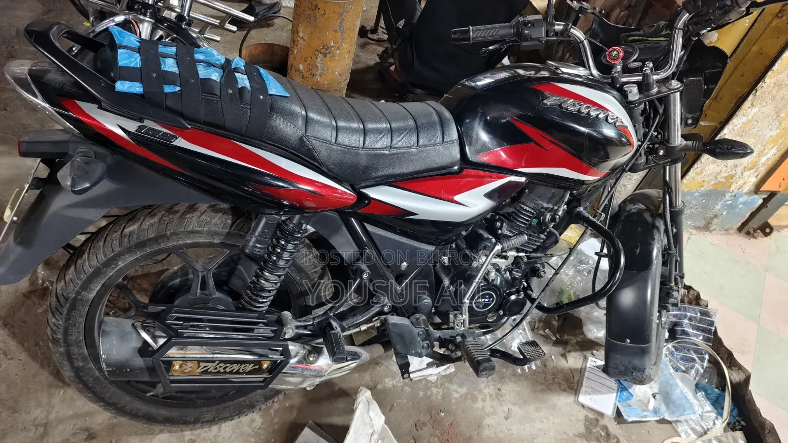 বাজাজ ডিসকভার ১২৫ ২০২৩ কালো