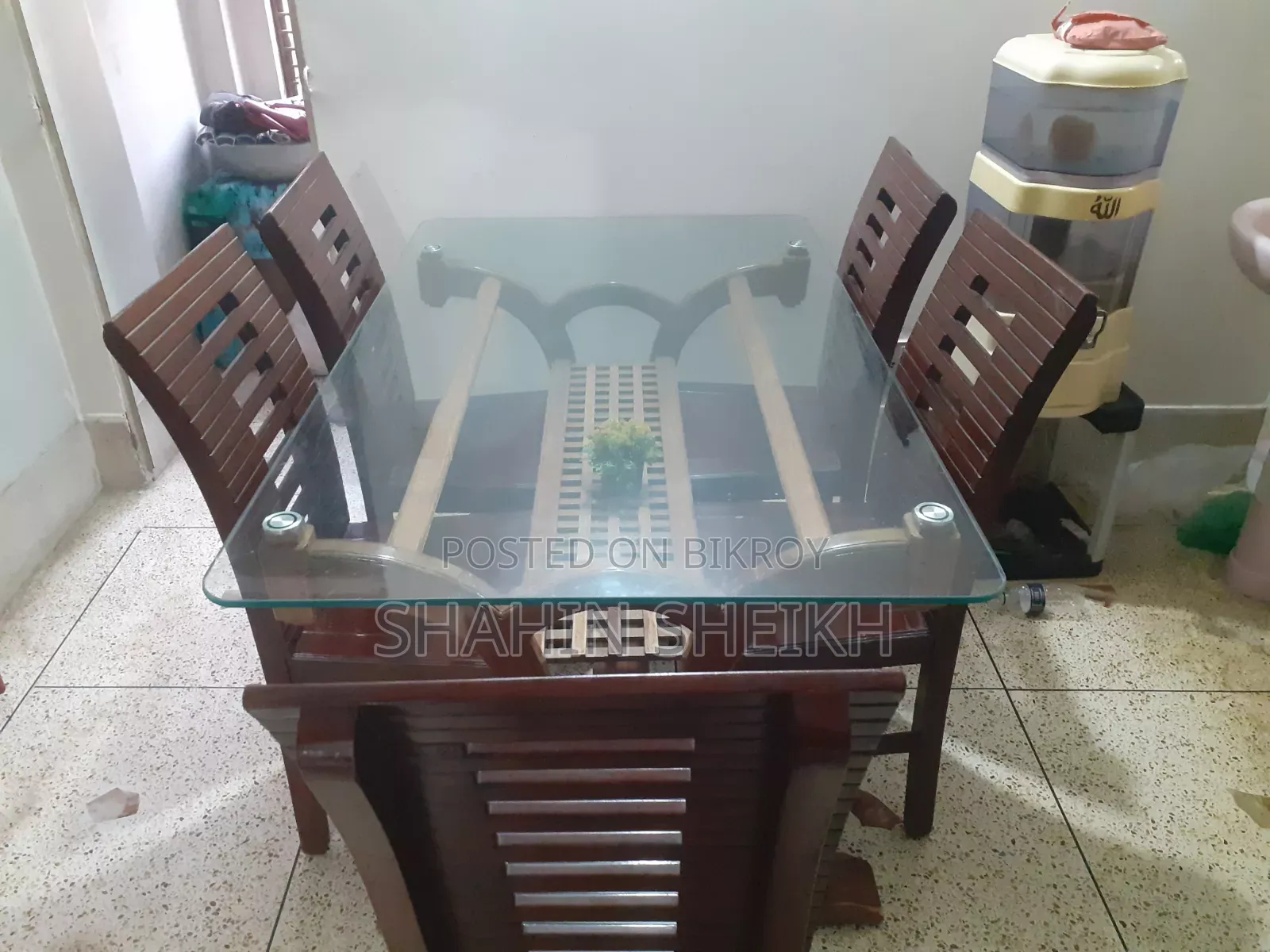 ৬ চেয়ার ডাইনিং টেবিল