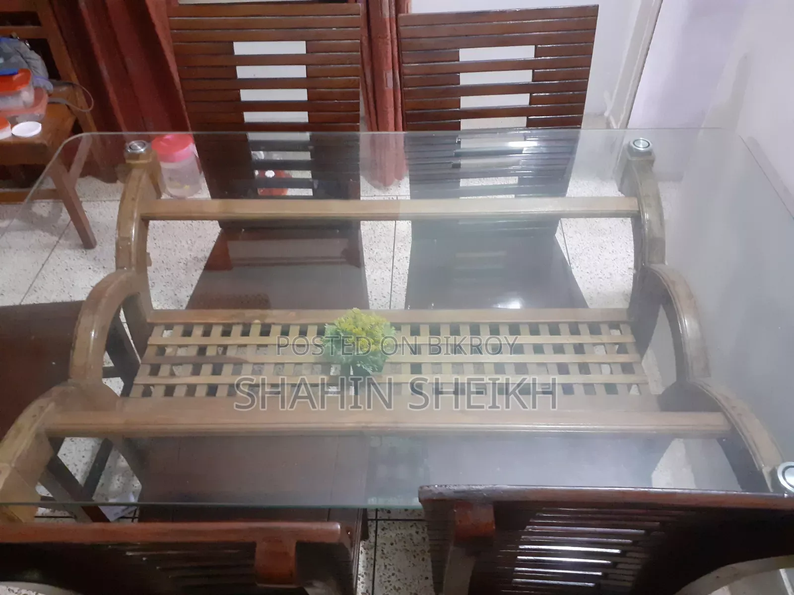 ৬ চেয়ার ডাইনিং টেবিল