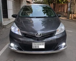 টয়োটা ভিটজ ২০১১ গ্রে