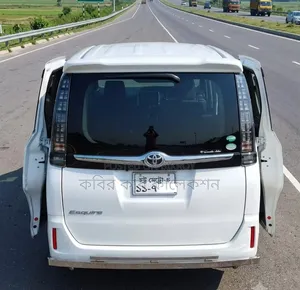 Toyota Esquire 2014 Pearl