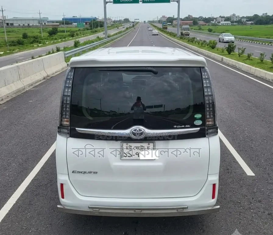 Toyota Esquire 2014 Pearl