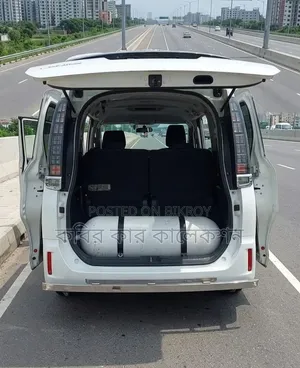 Toyota Esquire 2014 Pearl