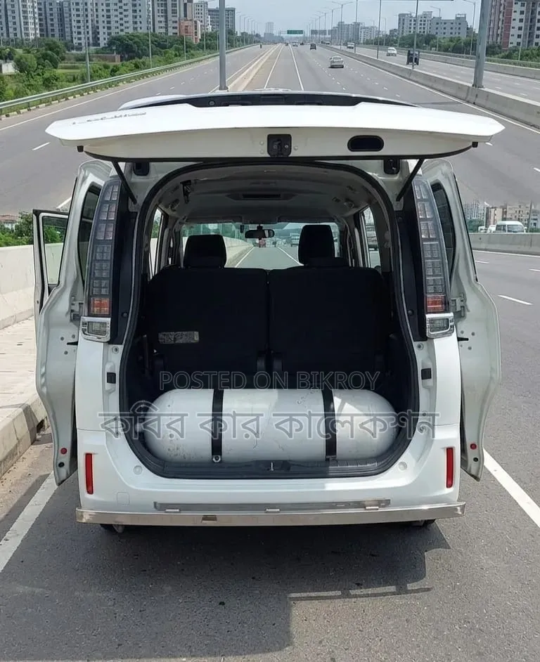 Toyota Esquire 2014 Pearl