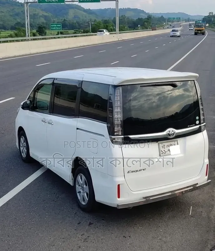 Toyota Esquire 2014 Pearl