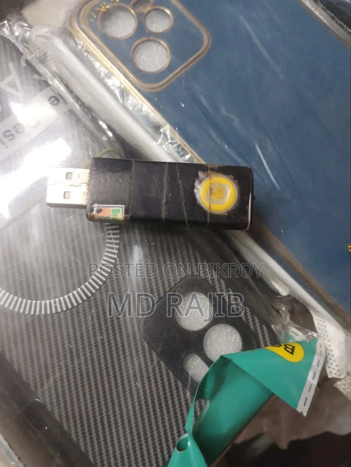 ক্লাস ডঙ্গল একটা মোবাইল এক্সেসরিজ