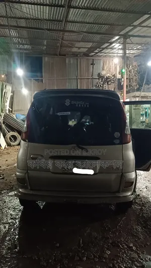 Toyota Fun Cargo 2004 Gold
