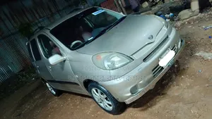 Toyota Fun Cargo 2004 Gold