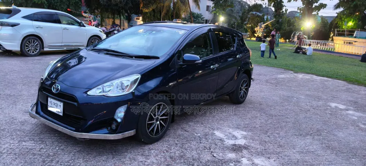 Toyota Aqua 2017 Black