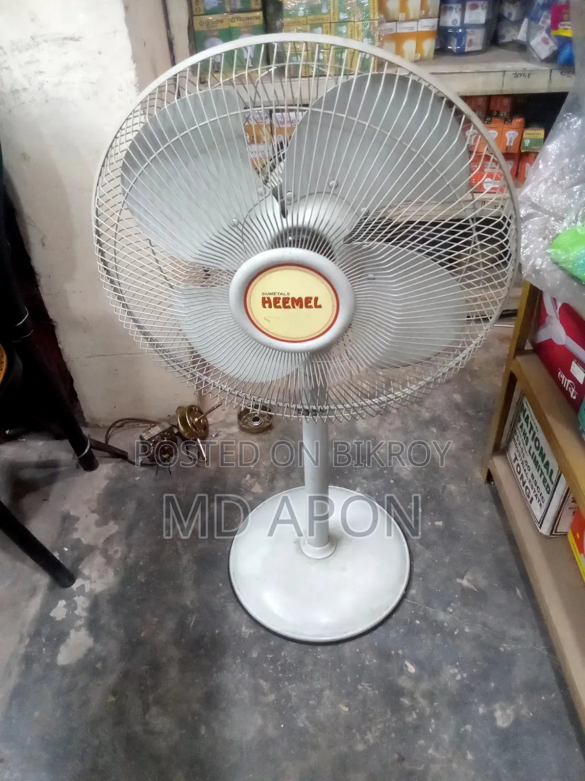 একটি স্ট্যান্ড ফ্যান বিক্রি করা হবে