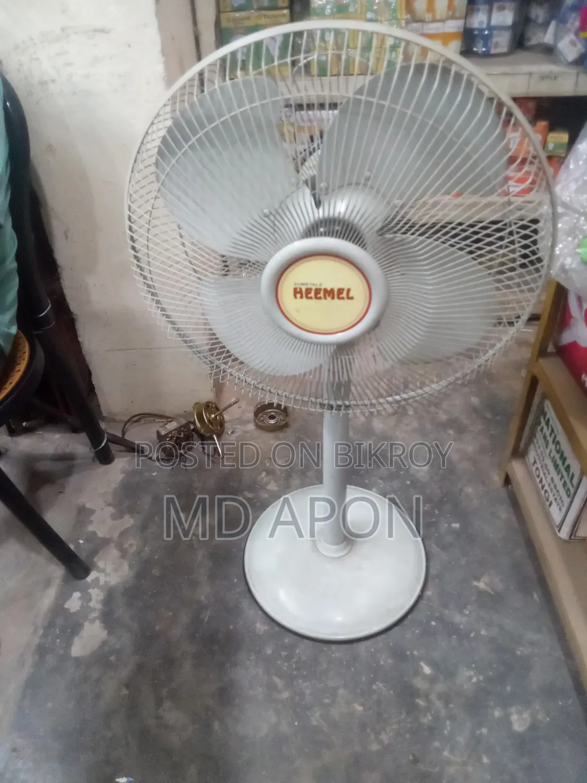 একটি স্ট্যান্ড ফ্যান বিক্রি করা হবে