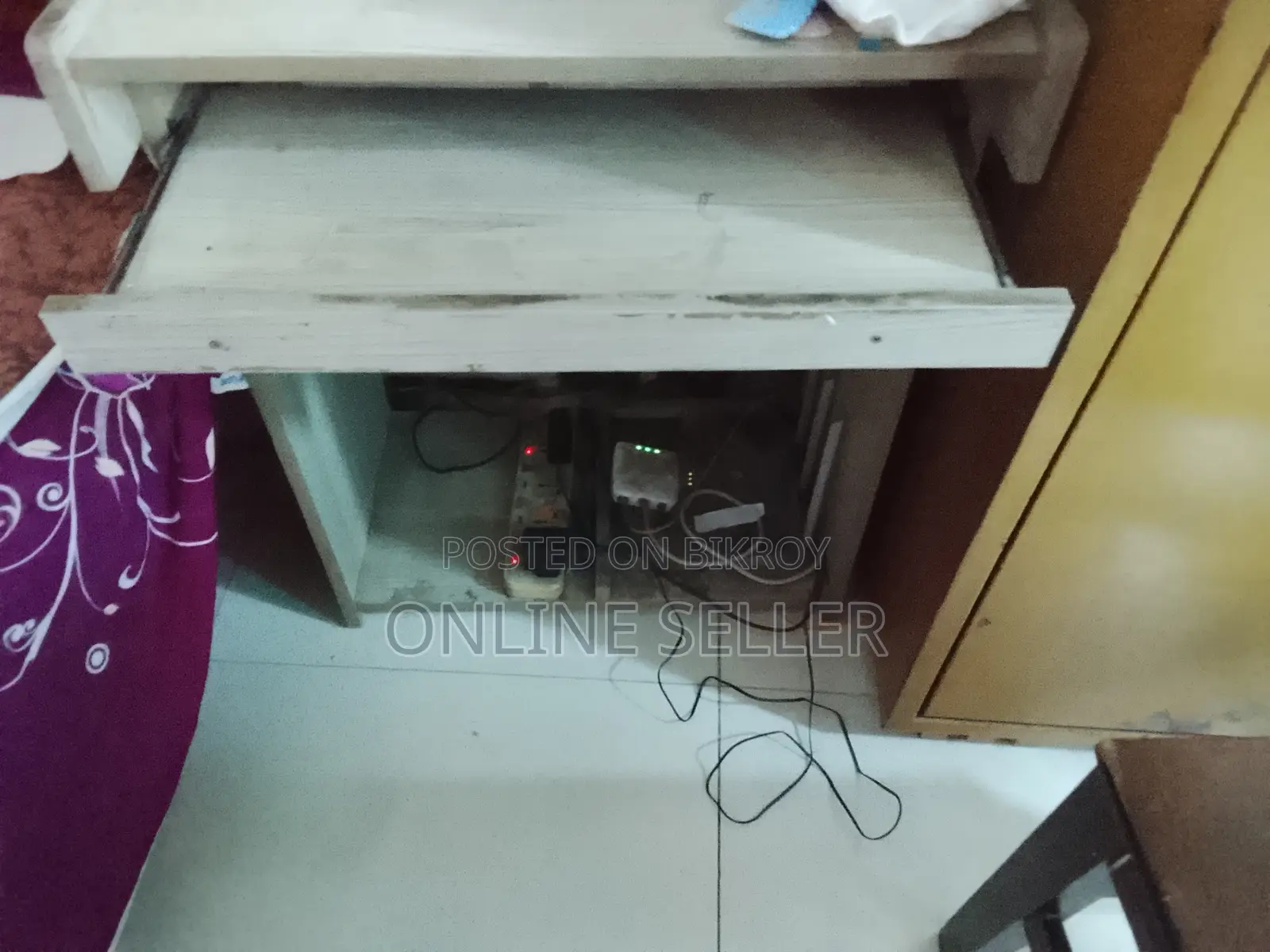 কম্পিউটার টেবিল
