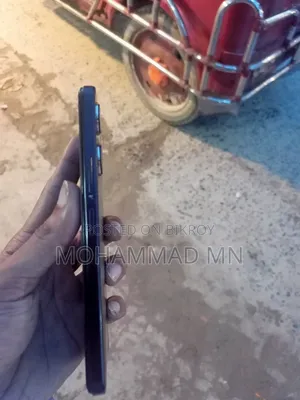 Vivo Y18 128 GB Purple