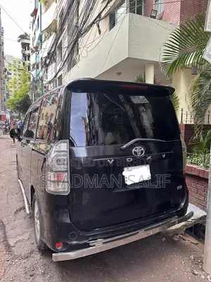 টয়োটা ভক্সি ২০১১ কালো