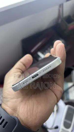 New Apple iPhone 16 128 GB White