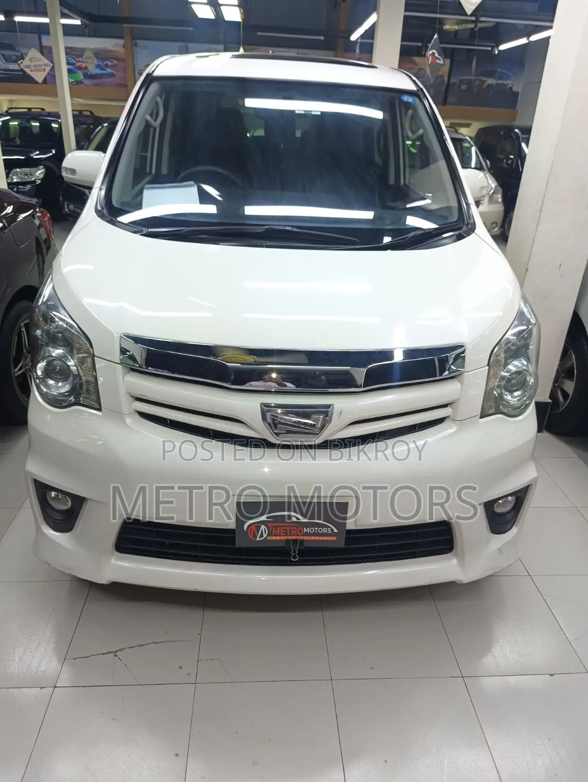Toyota Noah 2011 Pearl
