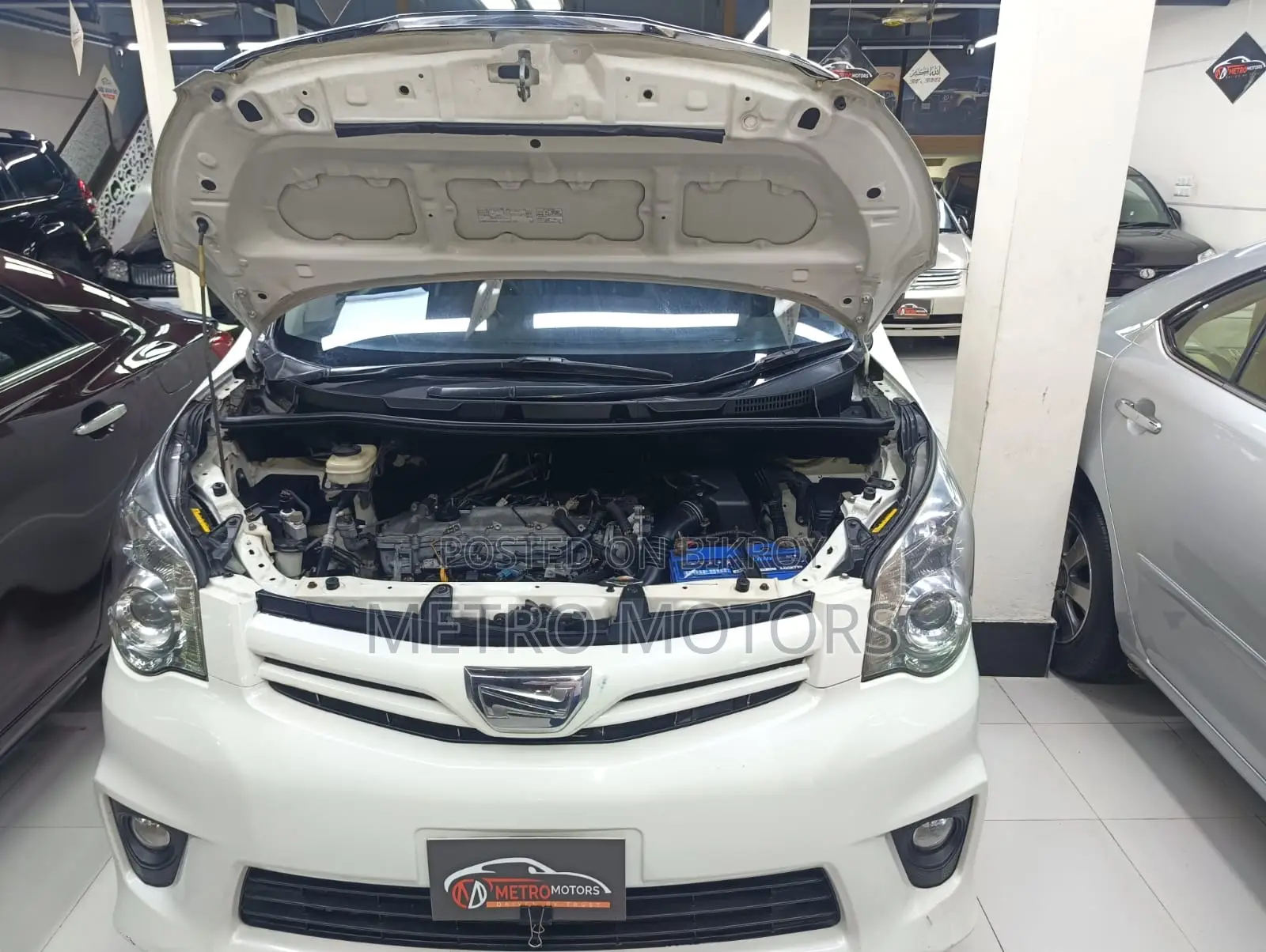 Toyota Noah 2011 Pearl
