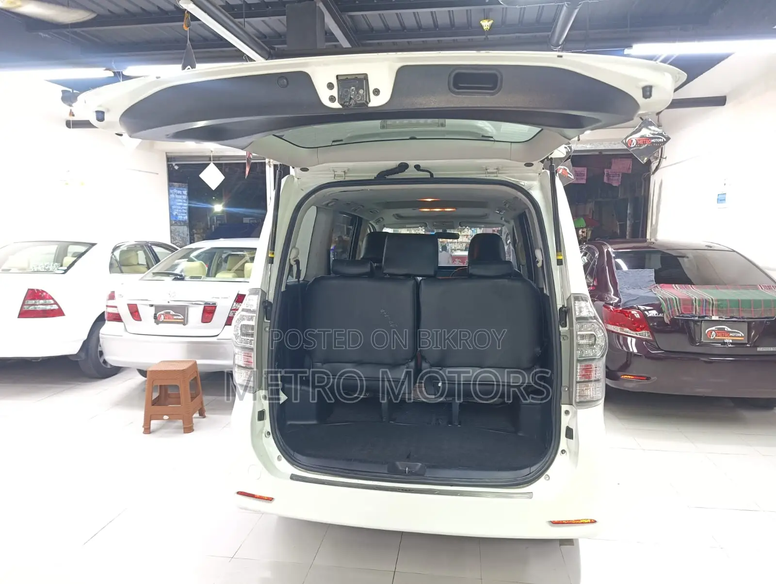 Toyota Noah 2011 Pearl