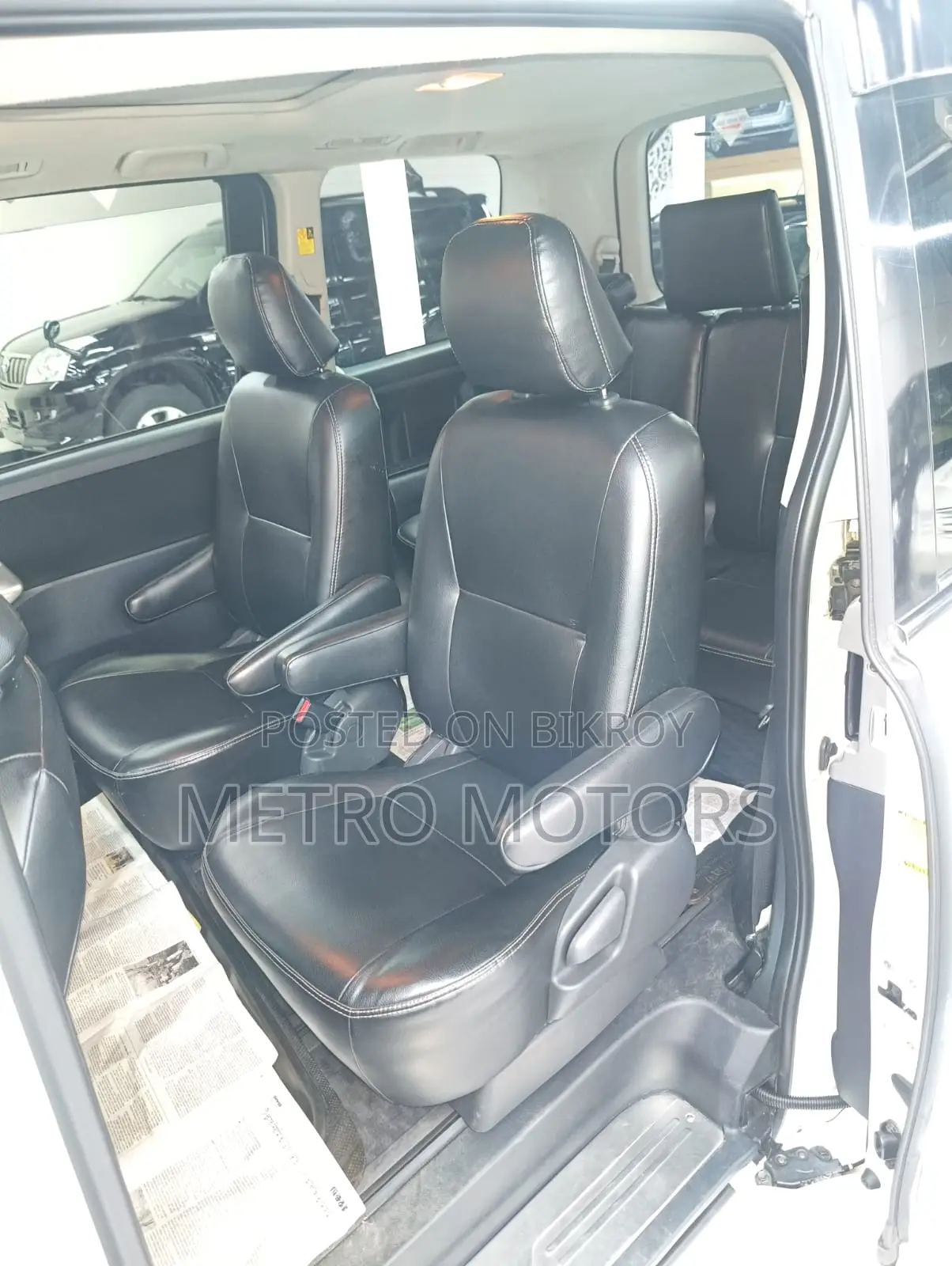 Toyota Noah 2011 Pearl