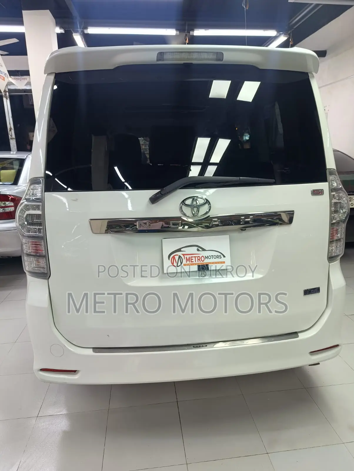 Toyota Noah 2011 Pearl