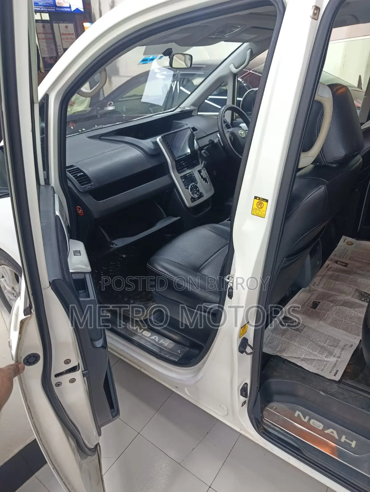Toyota Noah 2011 Pearl