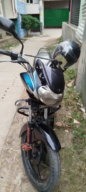 বাজাজ ডিসকভার ১০০ ২০১৭ ব্ল্যাক