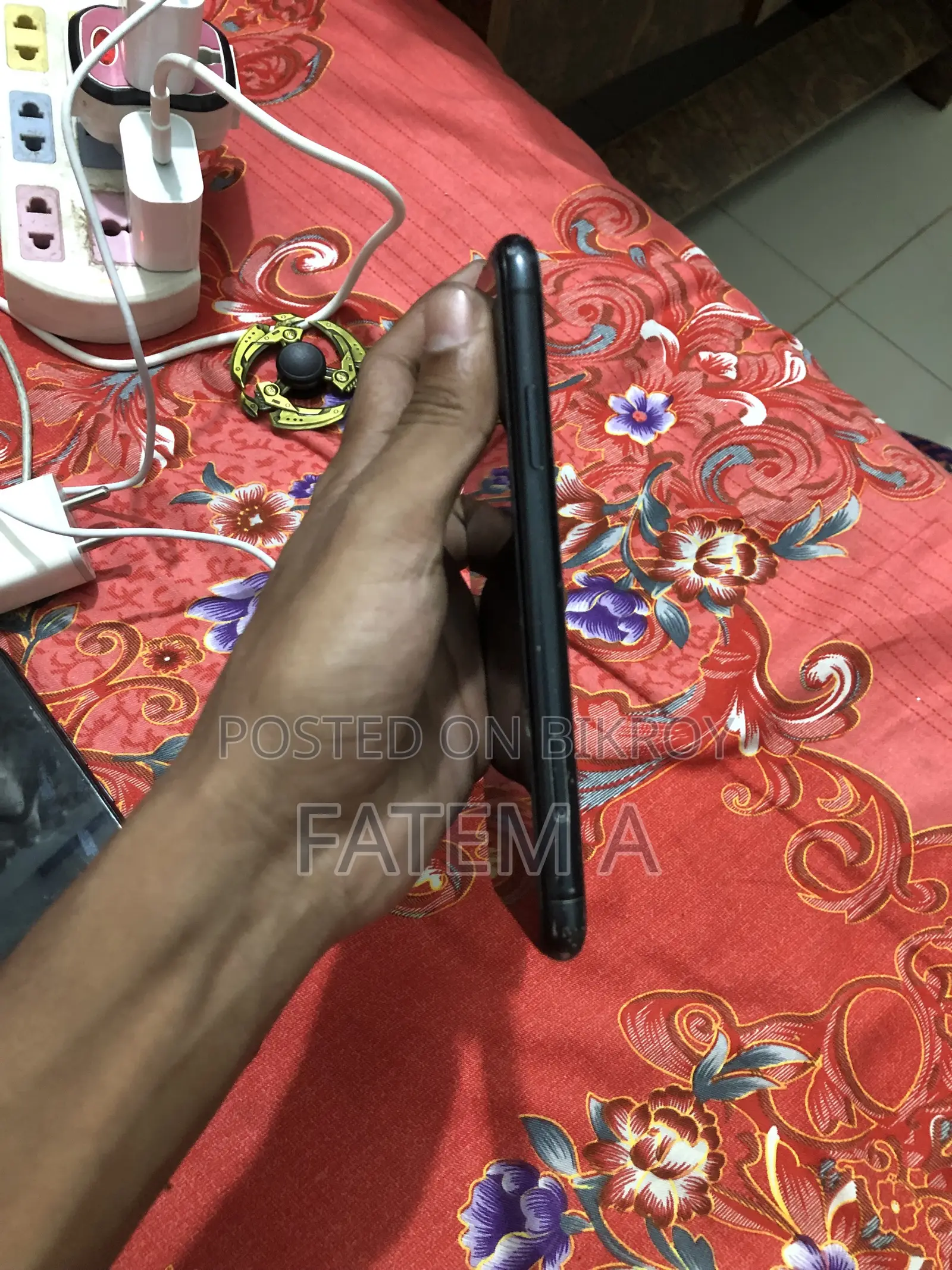 অ্যাপল আইফোন এক্সআর ১২৮ জিবি ব্ল্যাক