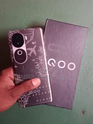 আইকিউওও ২৫৬ জিবি