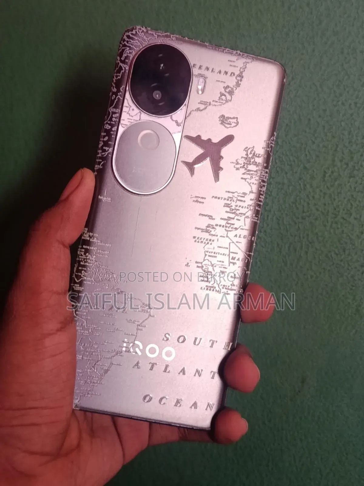আইকিউওও ২৫৬ জিবি