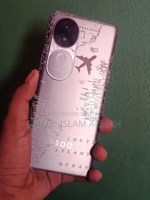 আইকিউওও ২৫৬ জিবি