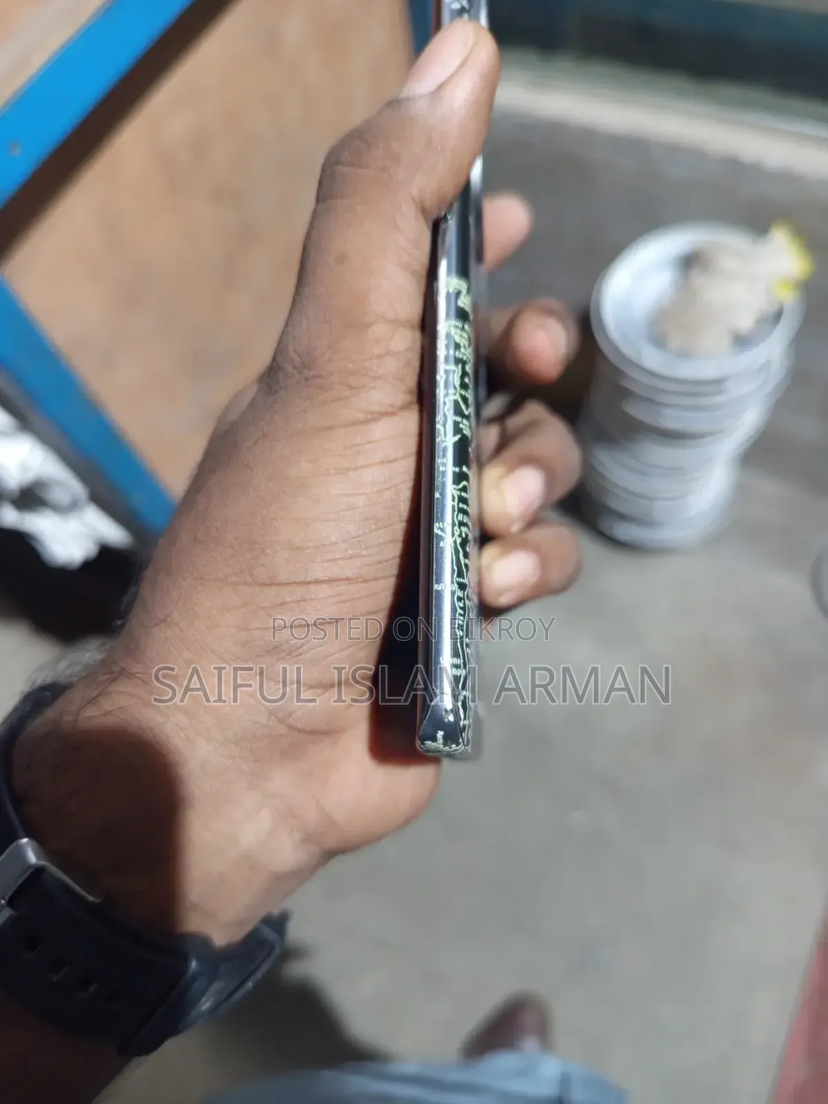 আইকিউওও ২৫৬ জিবি