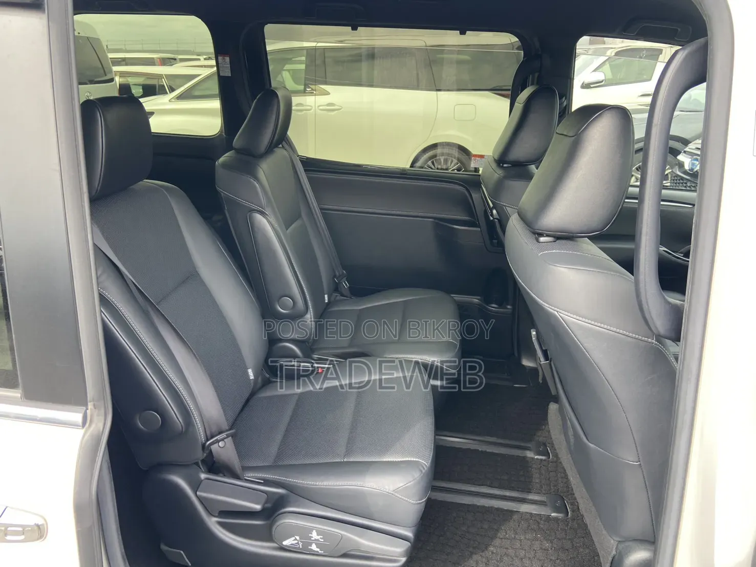 Toyota Esquire 2020 Pearl