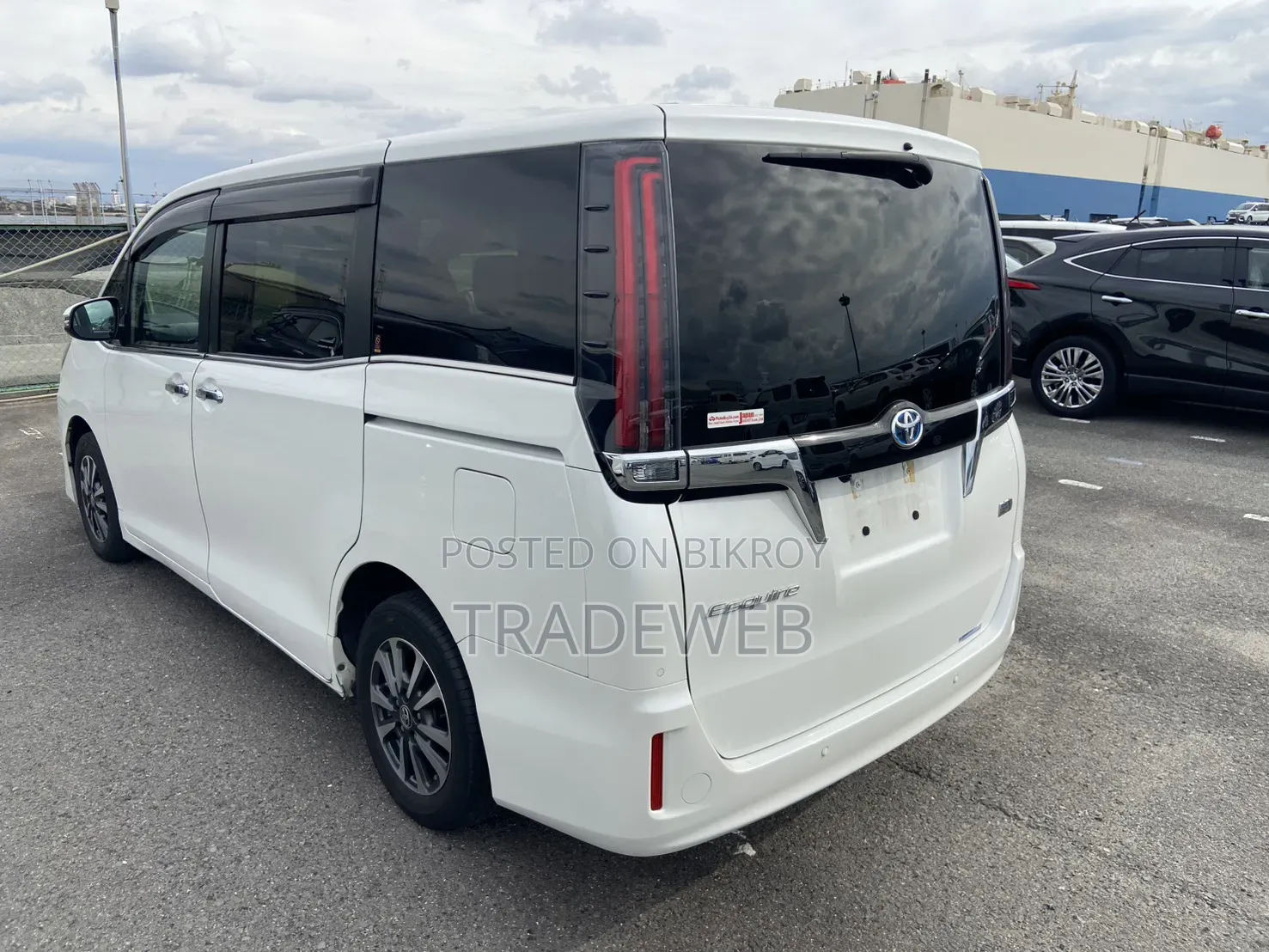 Toyota Esquire 2020 Pearl