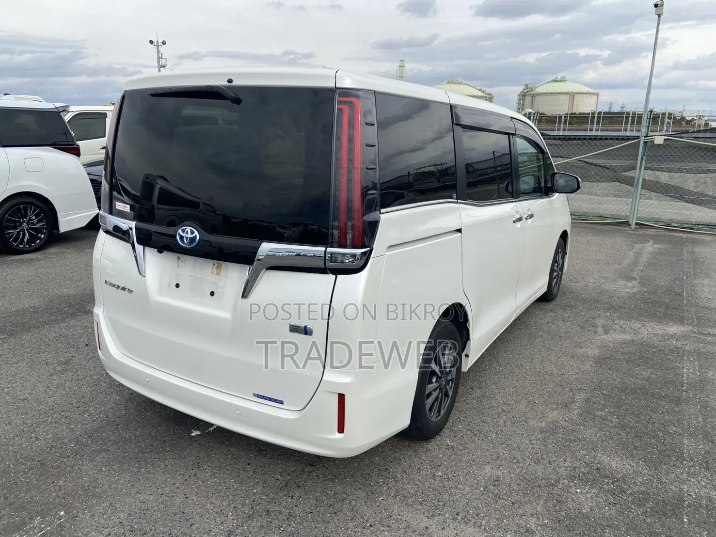 Toyota Esquire 2020 Pearl
